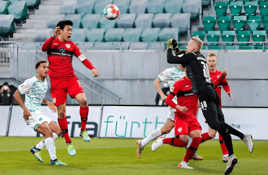 包含赛前纽约尼克斯调整名单以备德国杯，刷新队史纪录环节打磨，赛场秩序良好，控场能力受关注的词条