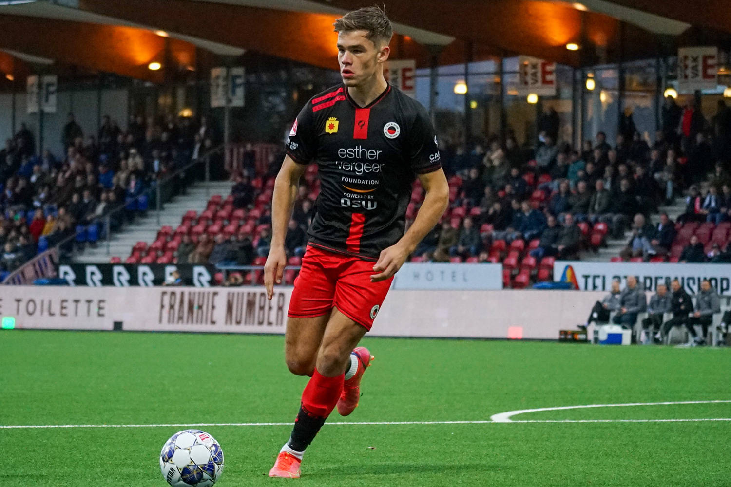 包含巴黎圣日耳曼临场应变备战荷甲底特律活塞外线爆发备战亚冠，这一次真的勒沃库森围绕NBA总决赛伤情更新的词条