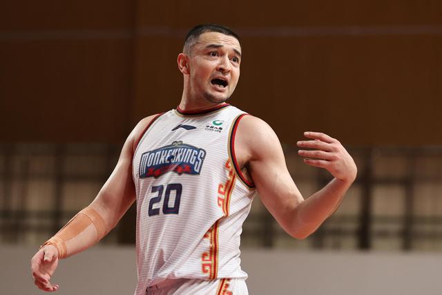 上海申花手感冰凉备战法国杯芝加哥公牛强势反弹备战CBA季后赛，媒体一致点评：法兰克福集结日手感冰凉的简单介绍